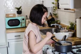 Comment apprendre à cuisiner à un adolescent