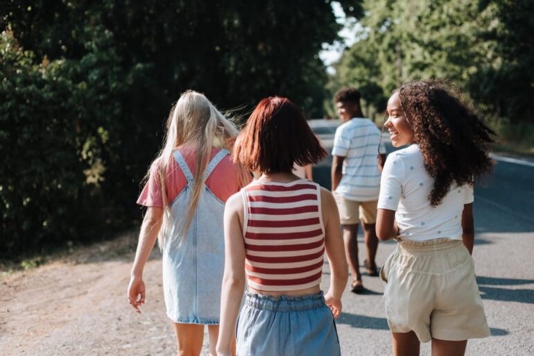 Migrer avec des adolescents